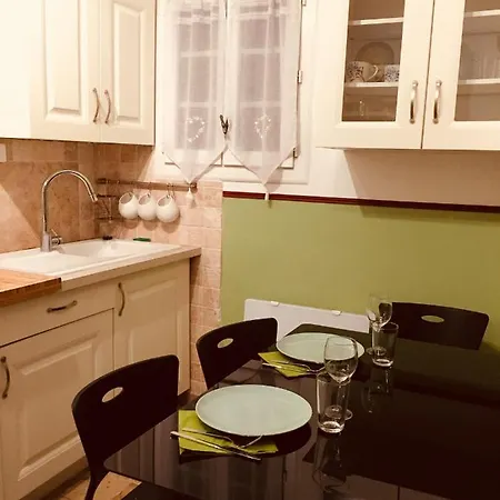 A Charming In Old Town Apartment *